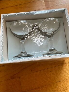 Vintage 1973 Wedding Bride/Groom Toasting Glasses Retro Champagne